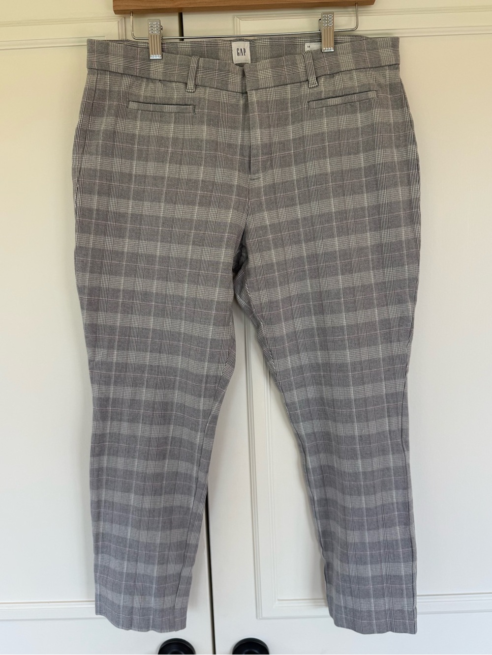 GAP Signature Skinny Ankle Pants in gray and pink plaid, size 14